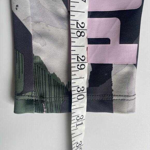 Puma Girls Camo Print Hooded Top & Leggings Set Size Medium (8-10) Pink/Gray - Picture 9 of 16